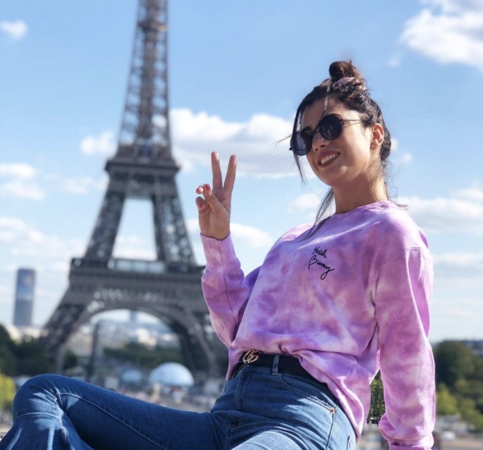 mulher posando para foto