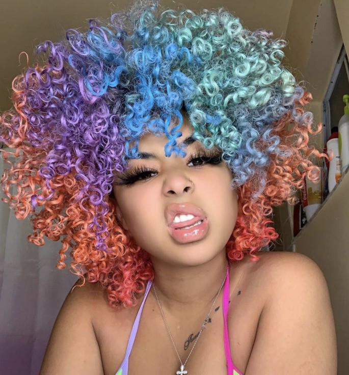 mulher posando para foto