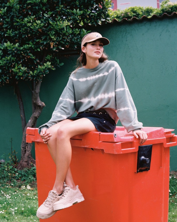 mulher posando para foto